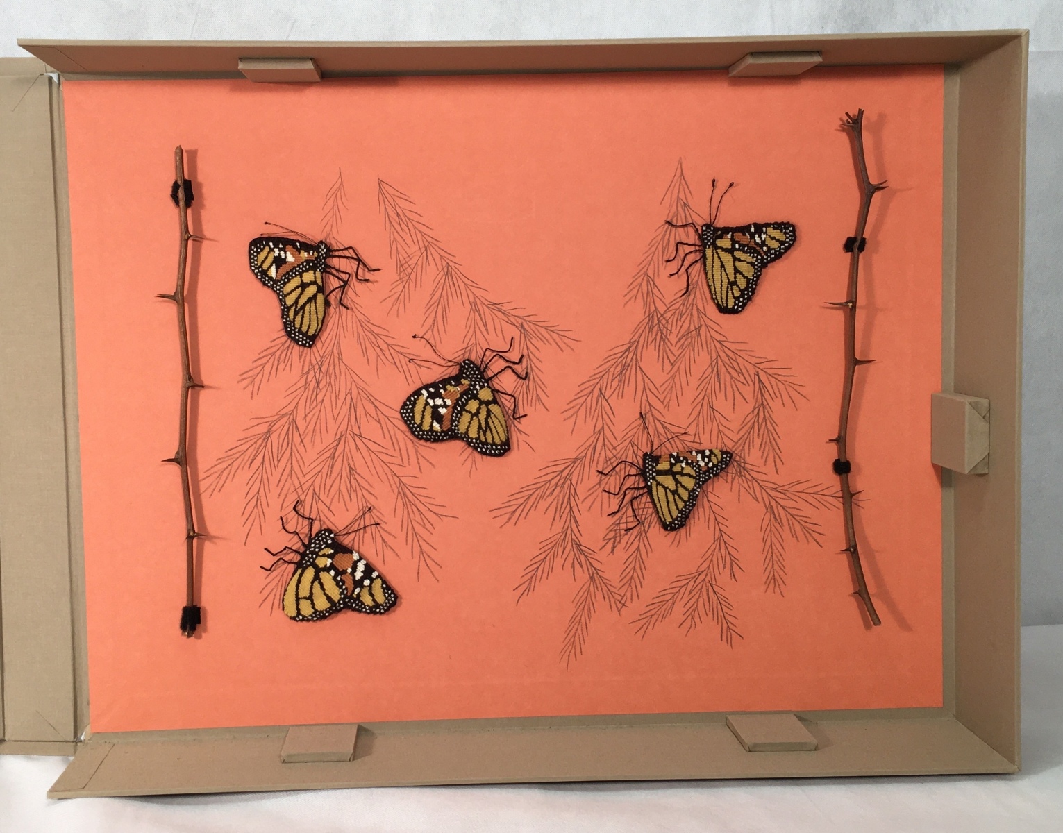 Pandora-Box-Monarch.detail-4